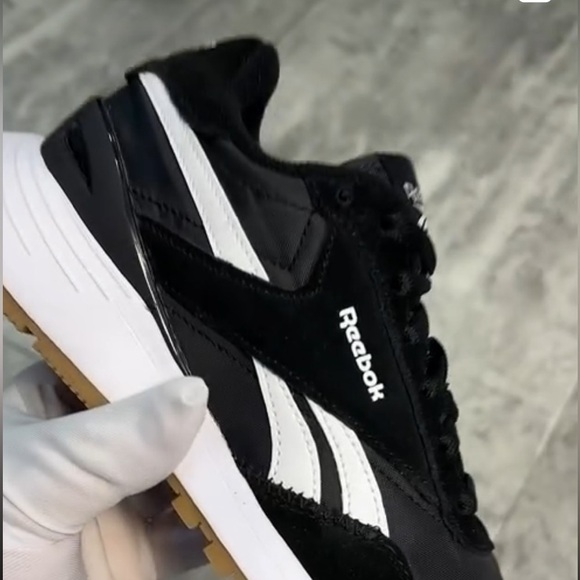 Reeboks Classic women’s Size 8 New Without Tag - Picture 2 of 11